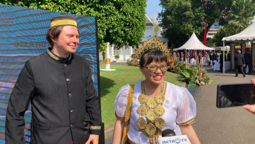 Pakai Baju Adat Bodo di HUT ke-80 RI, Wamen Stella Yakin Prabowo Ingin Kembangkan Saintek