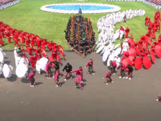 Istana Merdeka Digoyang Joget Pacu Jalur saat Peringatan HUT ke-80 RI