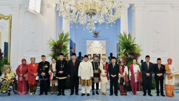Upacara Kemerdekaan, Prabowo dan Jajaran Menteri Kompak Kenakan Pakaian Adat