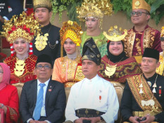 Gibran dan Menteri Kabinet Prabowo Tiba di Istana untuk Hadiri Penurunan Bendera