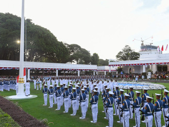 Prosesi Penurunan Bendera Sang Saka Merah Putih di Istana Merdeka