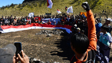 Pengibaran Bendera Merah Putih di Ketinggian 3.265 Mdpl