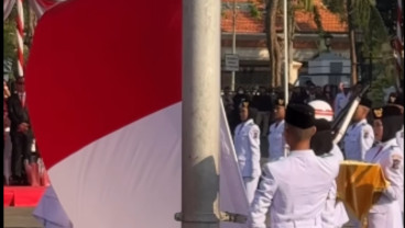 Fakta Detik-detik Bendera Terbalik saat Upacara HUT ke-80 Kemerdekaan RI di Surabaya