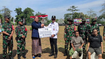 Bank Jateng Serahkan Bantuan Kaki Palsu untuk Penyandang Disabilitas di Kudus