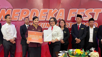 The Sunan Hotel Solo Anugerahkan Employee of the Semester kepada Arin Arfianti