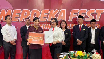 The Sunan Hotel Solo Anugerahkan Employee of the Semester kepada Arin Arfianti
