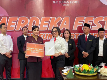The Sunan Hotel Solo Anugerahkan Employee of the Semester kepada Arin Arfianti