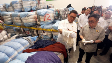 Temuan Pakaian Bekas Impor Ilegal Senilai Rp112,35 Miliar