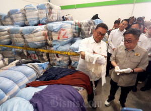 Temuan Pakaian Bekas Impor Ilegal Senilai Rp112,35 Miliar
