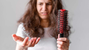 Cara Atasi Rambut Rontok Tanpa Obat dan Suplemen
