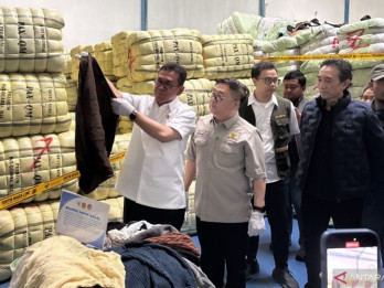 Mendag Sidak Gudang Pakaian Bekas di Bandung, Rusak Industri Tekstil