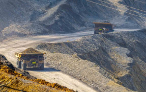 Beda Arah BlackRock Cs dan Petinggi Amman Mineral di Saham AMMN
