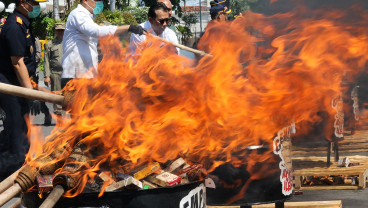 Pemusnahan Puluhan Juta Batang Rokok Ilegal