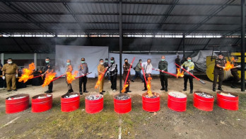 Rugikan Negara, Jutaan Batang Rokok Ilegal di Garut Dimusnahkan