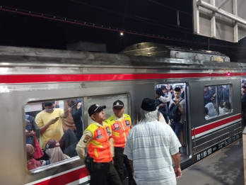 Imbas Gempa Bekasi, Layanan KRL di Stasiun Tanah Abang Sempat Terhenti
