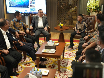 Pimpinan DPR Beri Bantuan Pendidikan untuk Raihan, Bocah Lampung yang Panjat Tiang Bendera saat HUT ke-80 RI