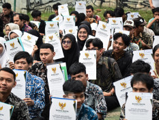 Penyerahan Bantuan Pemutihan Ijazah di Jakarta