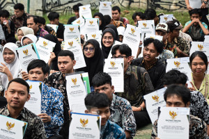 Penyerahan Bantuan Pemutihan Ijazah di Jakarta