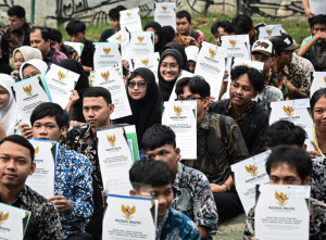 Penyerahan Bantuan Pemutihan Ijazah di Jakarta