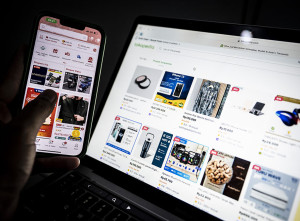 Pertumbuhan Transaksi Patform Niaga Elektronik