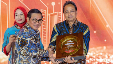 Pramono Beri 3 Penghargaan Digitalisasi Pasar kepada Bank Jakarta
