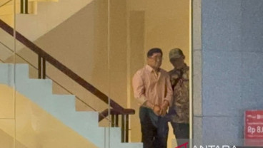 Dijemput Paksa, Rudy Ong Tertunduk Saat Digiring ke Gedung KPK