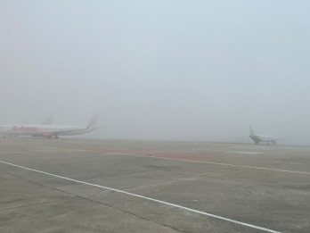 Kabut Ganggu Penerbangan di Bandara SSK II Pekanbaru, Tiga Pesawat Alami Keterlambatan