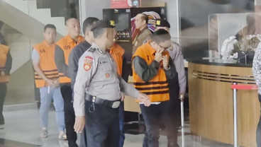 Pakai Rompi Oranye, Wamen Ketenagakerjaan Noel Nangis