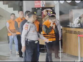 Pakai Rompi Oranye, Wamen Ketenagakerjaan Noel Nangis