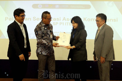 ITB Terima Sertifikat Verifikasi Untuk Lembaga Sertifikasi Profesi (LSP) P1 ITB
