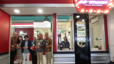 KCIC Resmikan Flagship Store Whoosh Official Merchandise