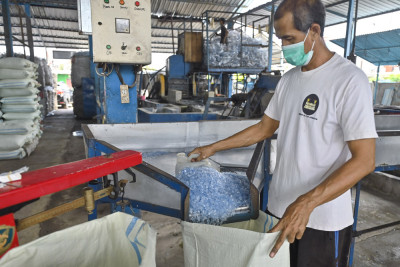 Optimalisasi Pengelolaan Sampah Botol Plastik