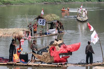 Festival Gethek Tebar Mina di Bengawan Solo, Warga Nostalgia Transportasi Sungai