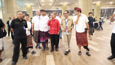Gubernur Bali, Koster Kritik Lambannya Pelayanan di Bandara Ngurah Rai