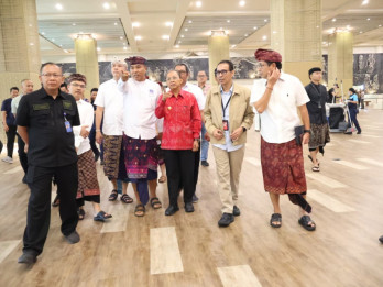 Gubernur Bali, Koster Kritik Lambannya Pelayanan di Bandara Ngurah Rai