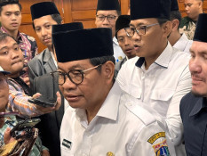 Macet Horor TB Simatupang, Gubernur Pramono Mau Tambah TransJakarta