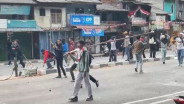 Demo 25 Agustus Ricuh! Massa Sempat Jebol Gerbang Pancasila DPR, Polisi Tembak Gas Air Mata