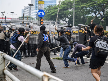 Update Demonstrasi 25 Agustus: Ricuh, Polisi Tutup Ruas Tol Dalam Kota