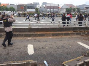 Demo DPR 25 Agustus Ricuh, Polisi Tembakkan Gas Air Mata