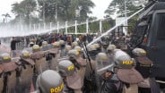 Hujan Deras, Demonstran 25 Agustus 2025 dan Polisi Bubarkan Diri