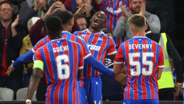 Ada Spanduk Provokatif, Crystal Palace Terancam Sanksi dari FA