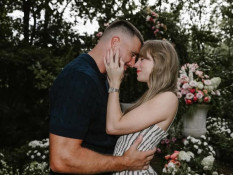 Selamat! Taylor Swift dan Travis Kelce Resmi Tunangan