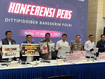Bareskrim Pamerkan Duit Rp90 Miliar Hasil Sitaan Rekening Judi Online