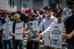 Tuntut Perlindungan Pers, Jurnalis Gelar Aksi di Depan Gedung MKjavascript:void(0)