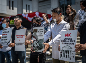 Tuntut Perlindungan Pers, Jurnalis Gelar Aksi di Depan Gedung MKjavascript:void(0)