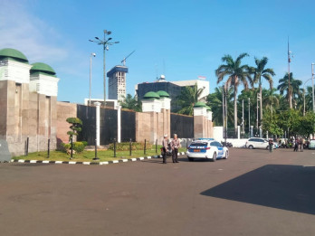 Polisi Mulai Bersiaga di Gerbang DPR/MPR Jelang Demo Buruh 28 Agustus