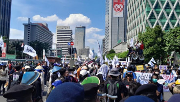 Massa Aksi Demo Buruh Mulai Bergerak ke Kawasan Patung Kuda