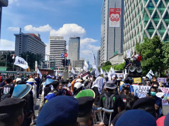 Massa Aksi Demo Buruh Mulai Bergerak ke Kawasan Patung Kuda