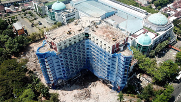 Bangunan Hotel 12 Lantai Dibongkar, Proyek Mal Baru Siap Digarap