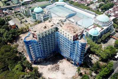 Bangunan Hotel 12 Lantai Dibongkar, Proyek Mal Baru Siap Digarap
